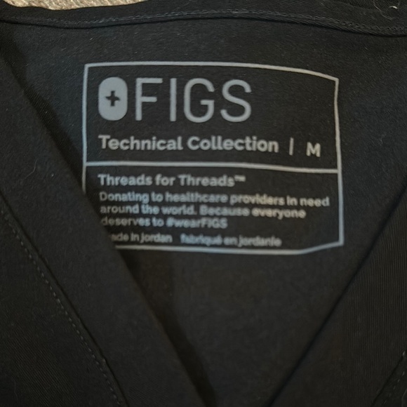 FIGS Catarina one pocket scrub top - Picture 2 of 4